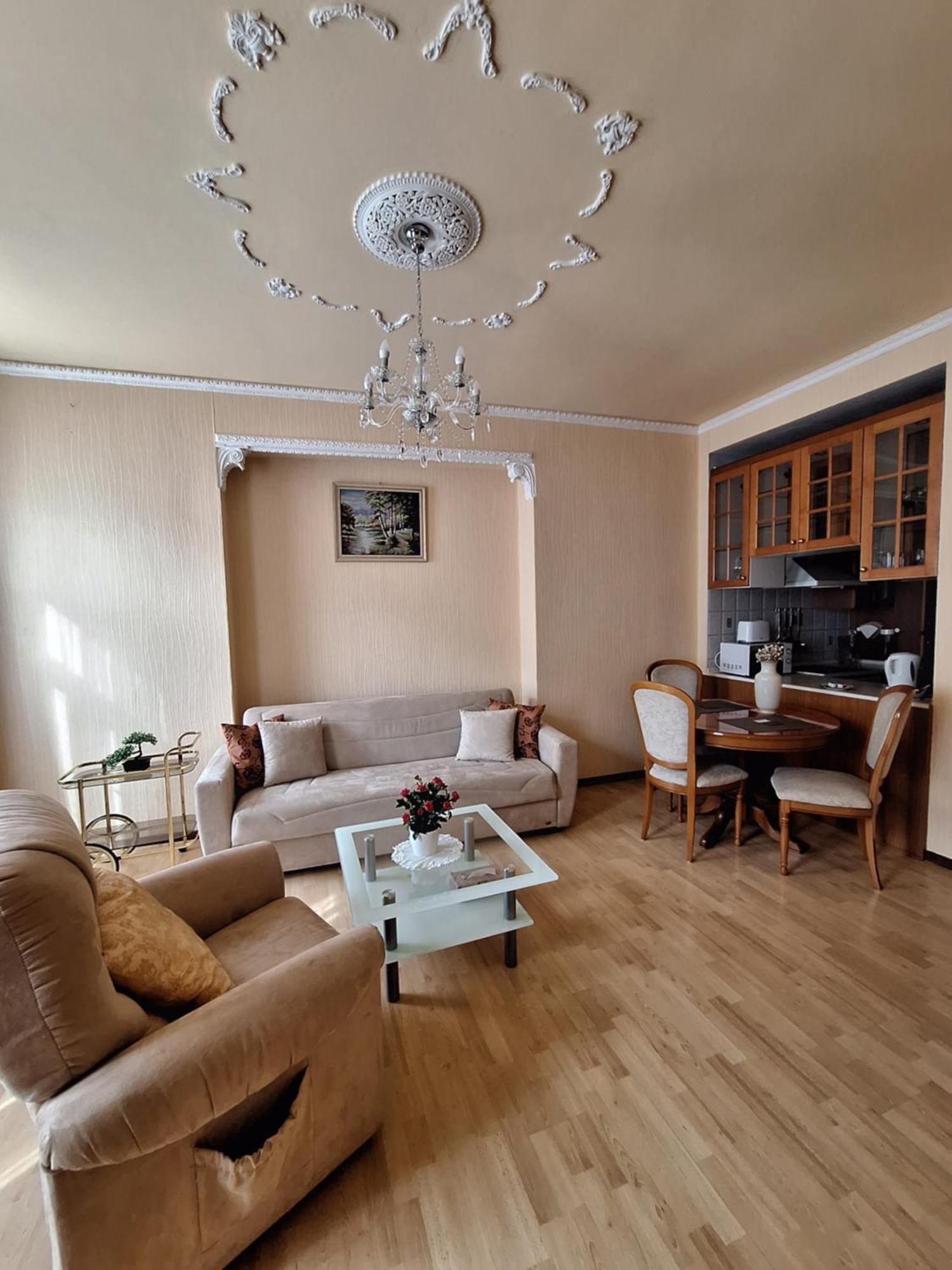 Apartments Stubsi With Colonnade View การ์โลวีวารี ภายนอก รูปภาพ
